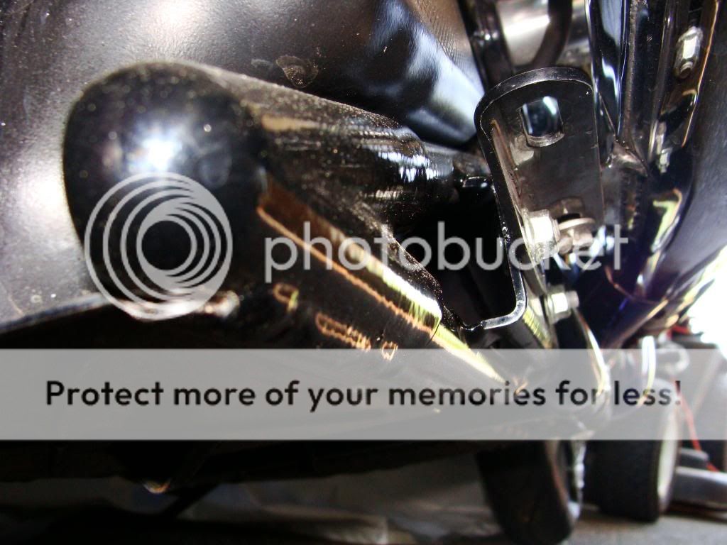 exhaust hitting bottom of frame?? Help!!!! Harley Davidson VRod Forum